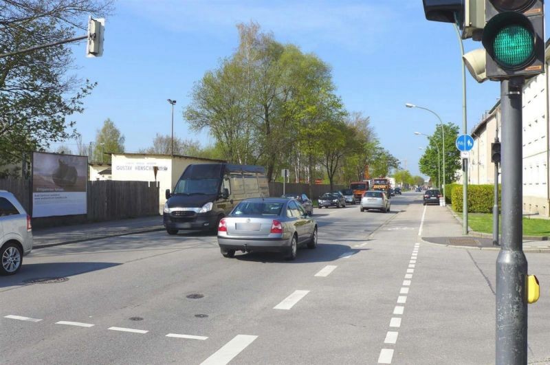 Oberndorfer Str,re. neben Zugangzum Hbf, (Mitte)