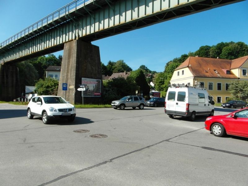 Äußere Münchener Str/Pettenkoferstr