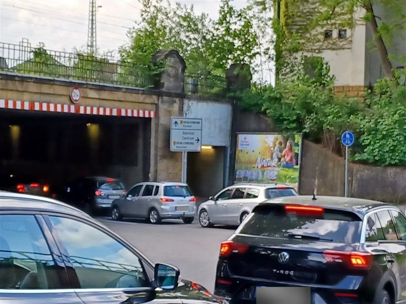 Callenberger Str.,vor Brücke, rechts