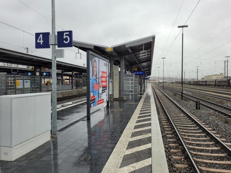 Bf, Bstg., Gleis 5, 1. Sto.