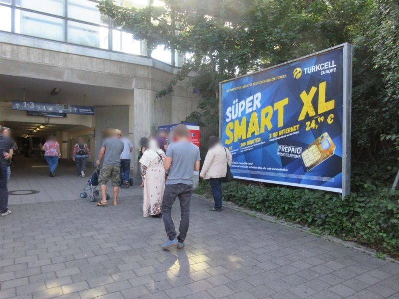 Bf, Zugang Bf Westseite, vor Fußg.Ufg., 1. Sto.