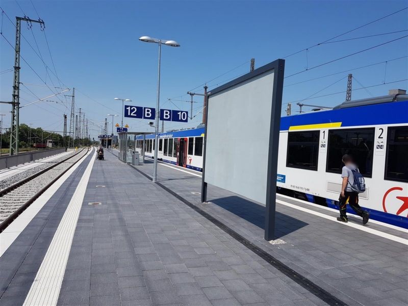 Hbf, Bstg., Gleis12, 1. Sto. 01