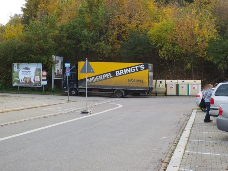 Hbf, Bf-Vorplatz, rechts vom EG