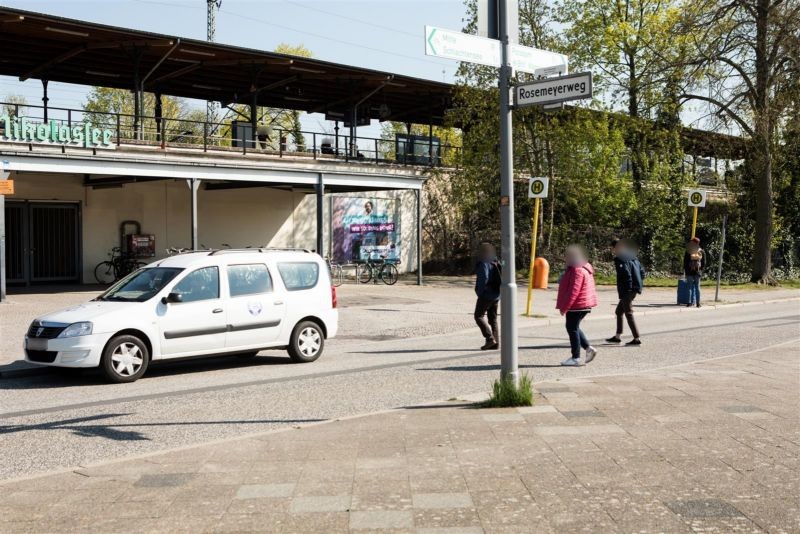 Borussenstr.,rechts neb. Haupteingang,S-Bahnhof