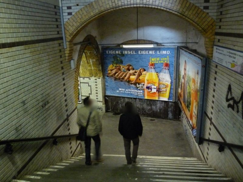 S-Bf Yorckstr., Treppenabgang, an Stirnwand