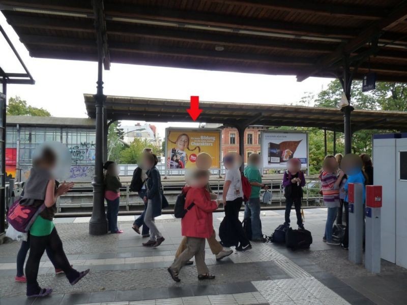 S-Bf Zehlendorf, geg. Bstg., 1. Sto., am  Aufg.