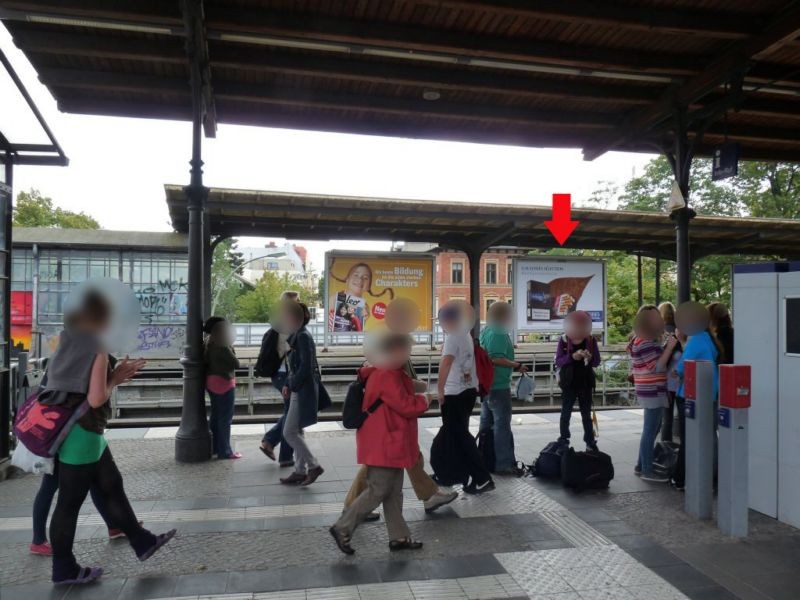 S-Bf Zehlendorf, geg. S-Bstg., 1. Sto., am  Aufg.