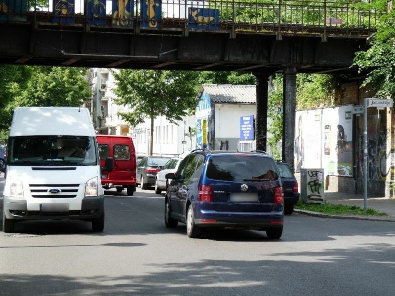 Bouchestr.,vor DB-Brücke, Richtung Kiefholzstr.