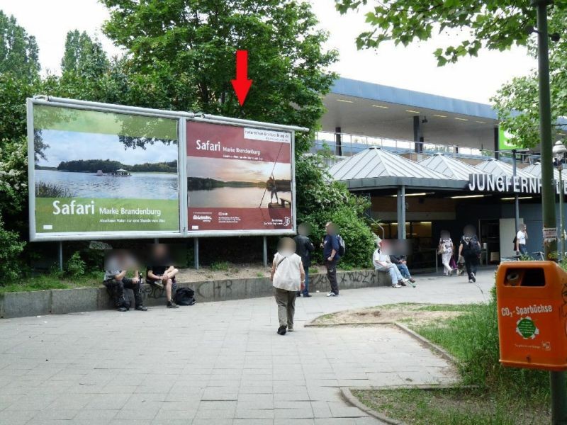 Max-Dohrn-Str, zw.Eing. S-u.U-BfJungfernheide
