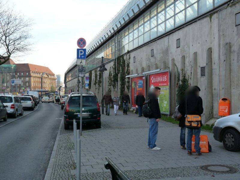 Seegefelder Str., EG, li. neb. PersonenDurchg.