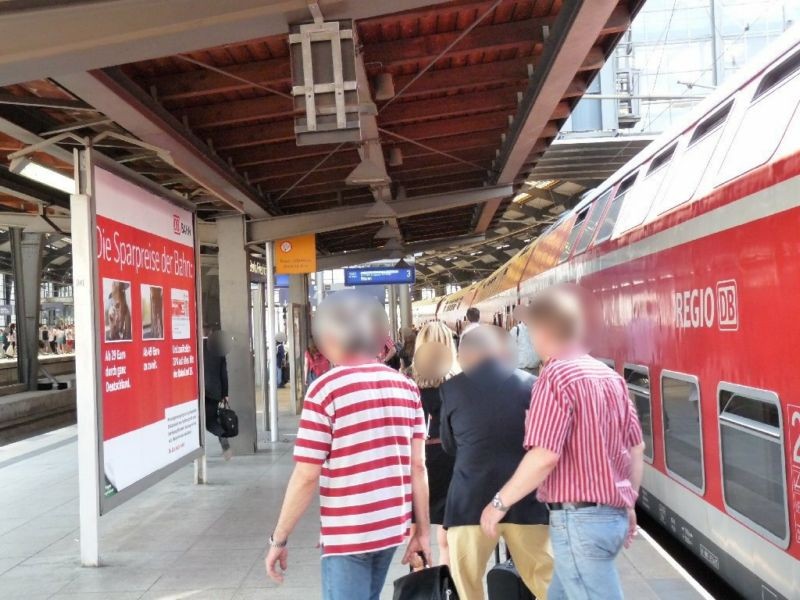 S-Bf Friedrichstr.,Regio-Bstg.,Gl. 3, 1.Sto.,West