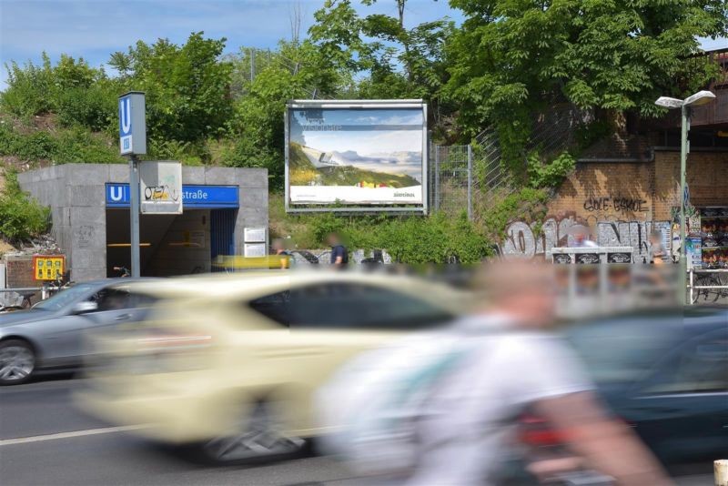 Yorckstr. neb. Eing. zur U-Bahn geg. S-Bf/Böschung