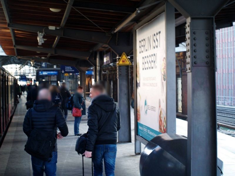 S-Bf Hackescher Markt, Bstg.,Gl.4,Ri.Friedrichstr.