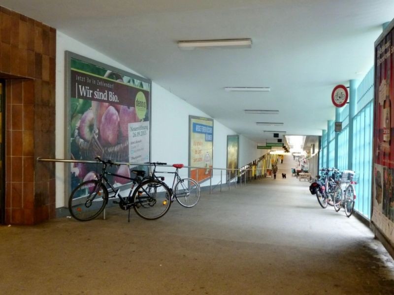 Riemeisterstr./U-Bf Onkel-Toms-Hütte/Eing. re.