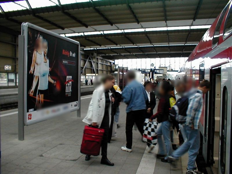 Hbf, Bstg., Gleis 11/12, Sicht Gleis 11