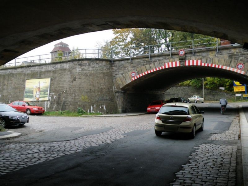Friedrich-Olbricht-Str. Nh. Ladestr. quer li.