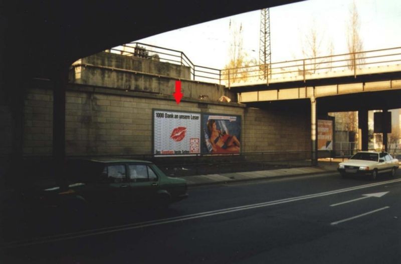 A.-Schubert-Str.,zw. DB-Br, Ri.Strehlenerstr, re.