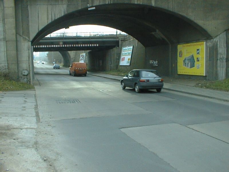 Rostocker Str. zw.DB-Br., Ri.Canitzer Str. li.
