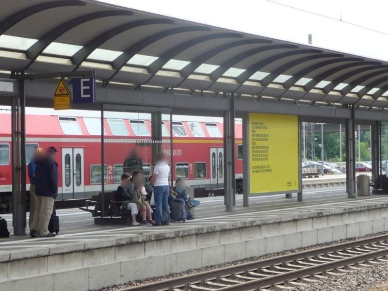 Hbf, Bstg., Gleis 2/3, Bereich E-F, Seite 1