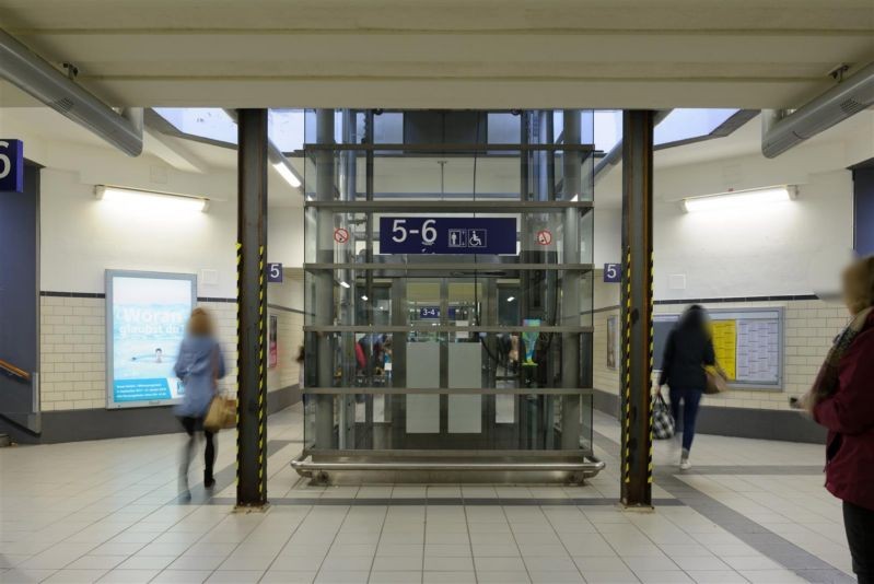 Hbf, Personentunnel, Aufgang Gleis 5