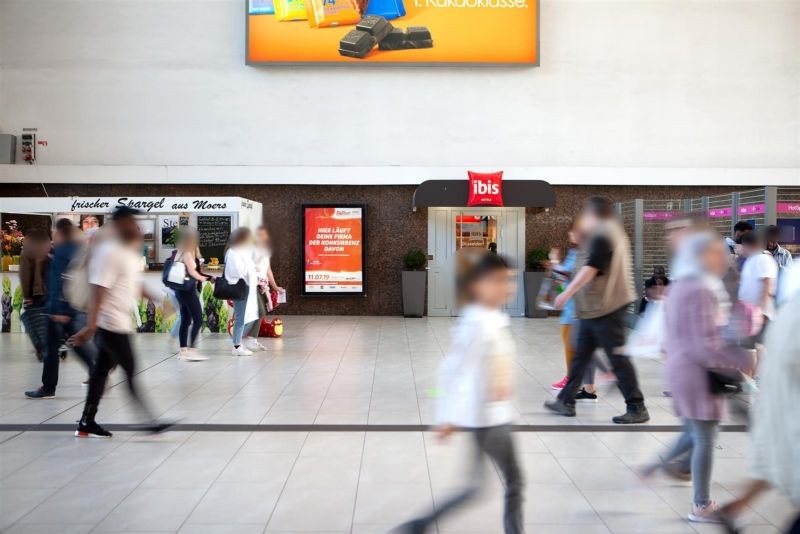 Hbf, Empfangshalle, li. neb. Zugang Hotel Ibis