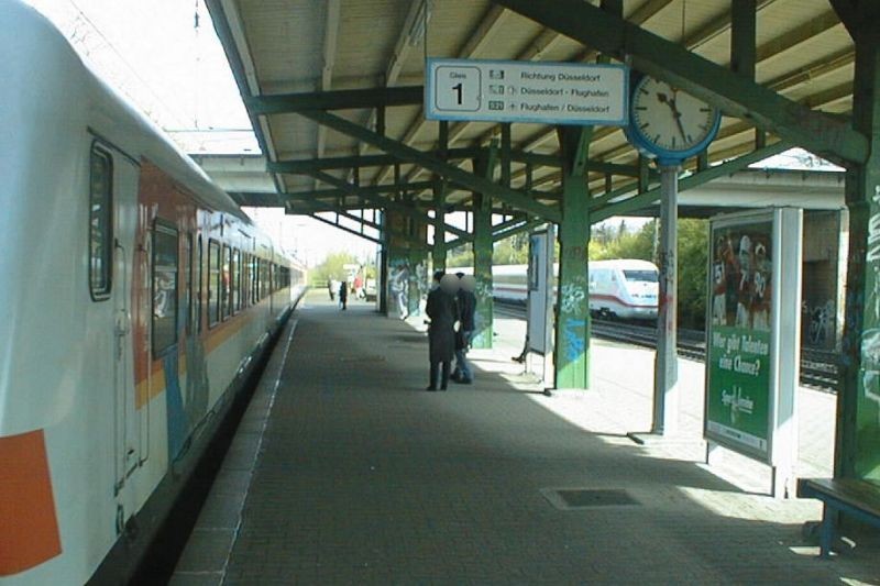 S-Bf Angermund, Bstg., Gleis 1, 1. Sto.