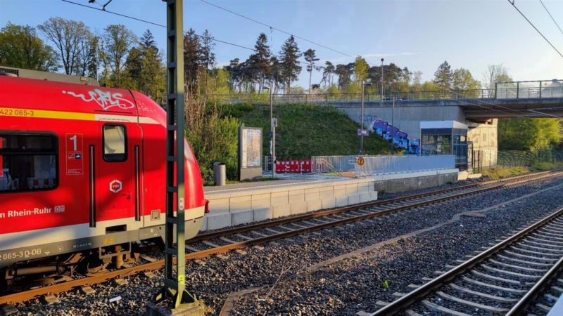 S-Bf Ratingen-Hösel, Bstg., Gleis 2, Si. Gleis