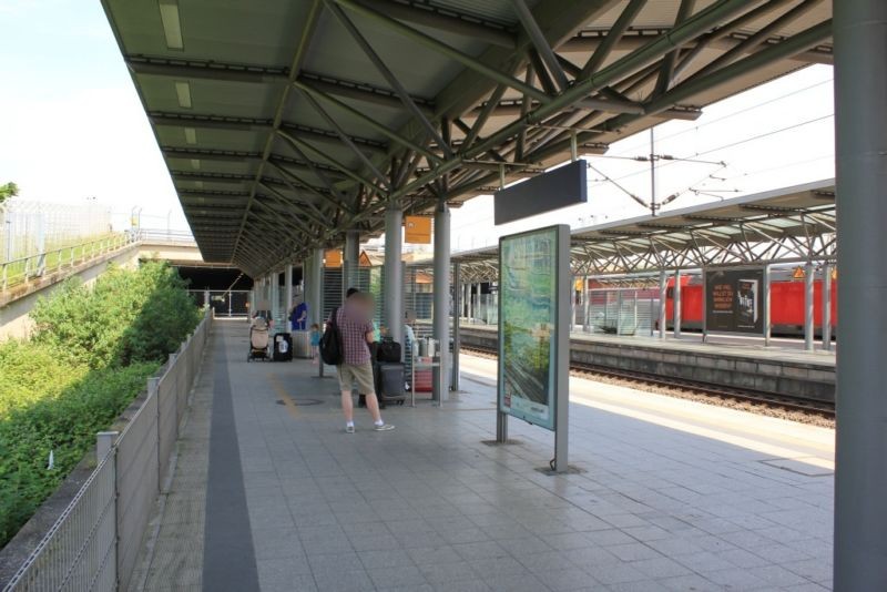 Flughafen Fernbf, Bstg., Gleis 7, 1. Sto.