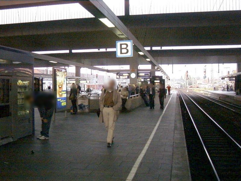 Hbf, Bstg., Gl. 12, 2. Sto.