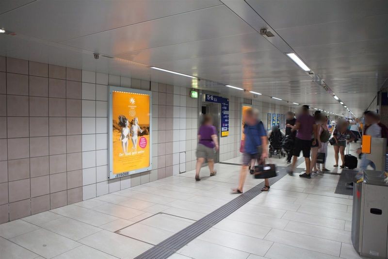 Hbf, Nordtunnel, geg. Bstg., Gl. 15/16, links