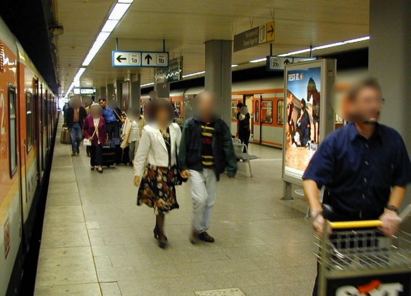 Flughafen Fernbf, Bstg., Gleis 10, 2. Sto.