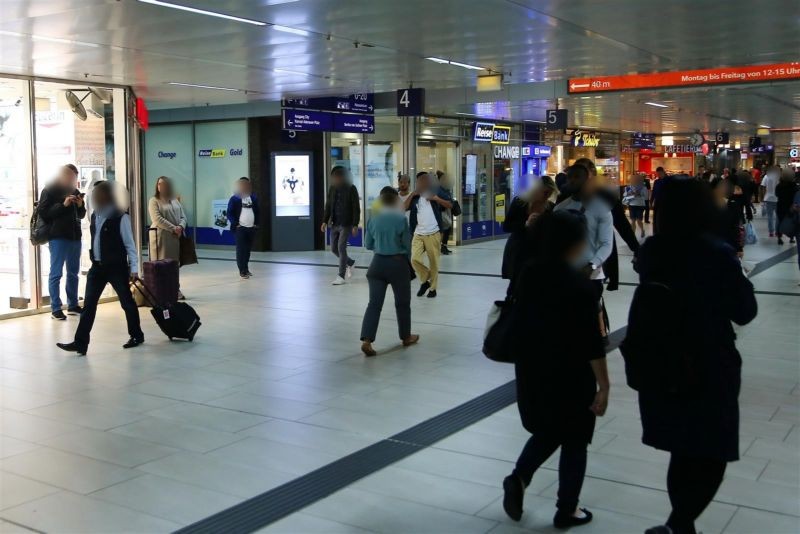 Hbf, Passage, vor Aufg. Gl. 4/5, Nords. re.