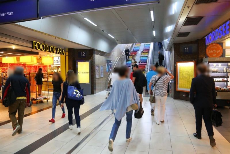 Hbf, Passage, vor Aufg. Gl. 11/12, Süds. li.