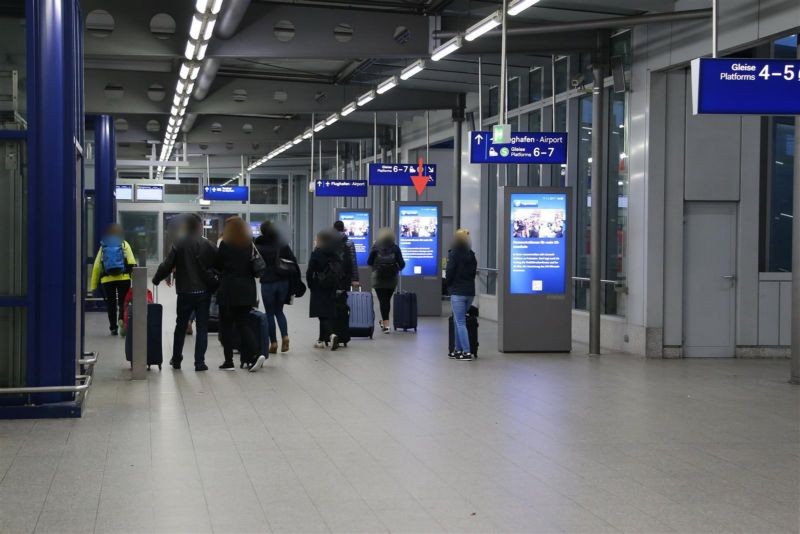 Flughafen Fernbf,Abg. zu d.a. EG anl. Gl.,Rollbahn