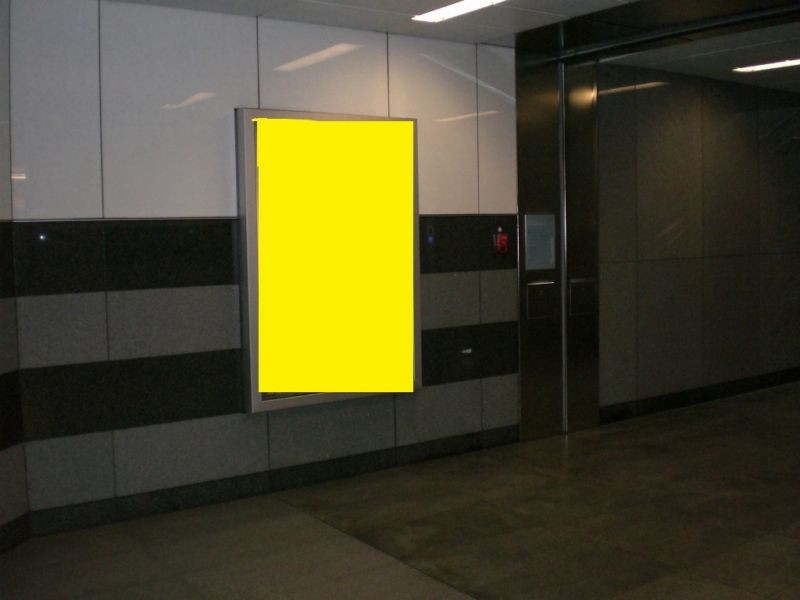 U-Bf Ellerstr., Ausgang Kölner Str. vor Treppe