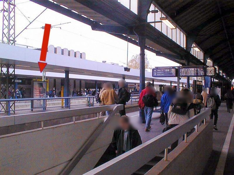 Hbf, Bstg., Gleis 4, Si. Gleis 3