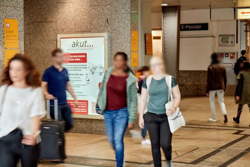 Hbf, B-Passage, Zugang Gleis 10, Seite Treppe