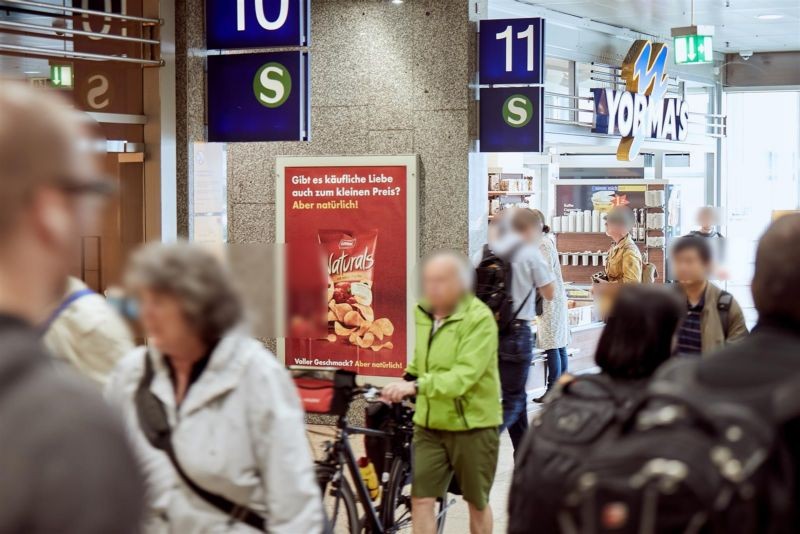 Hbf, B-Passage, Zugang Gleis 11, Seite Rolltreppe