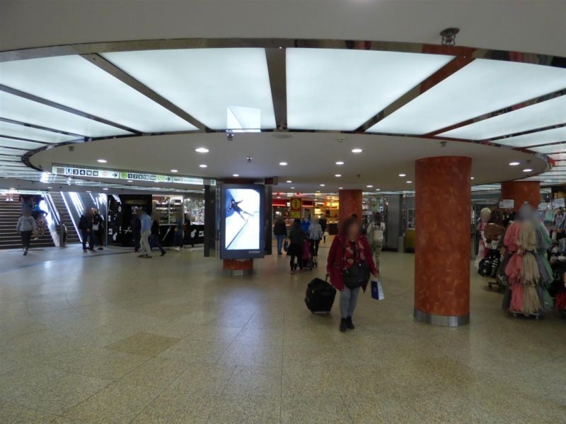 U-Bf Neumarkt, Säulen 3-er Inst. vorn