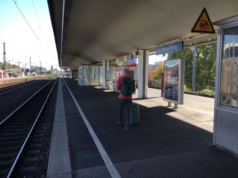 Bf Messe/Deutz, Bstg., Gleis 2, 3. Sto.