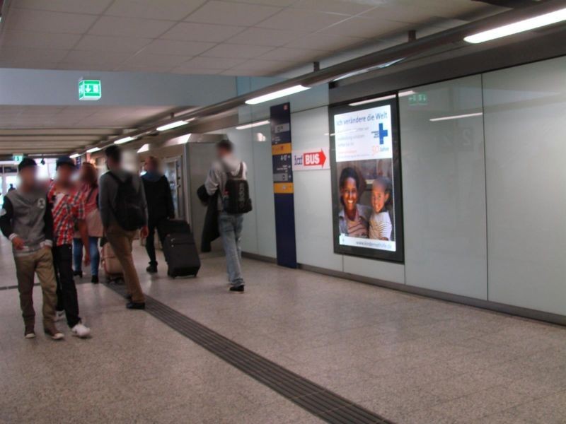 Hbf, Nordtunnel Ri. City, geg. Aufg. Gl.3/2,re.