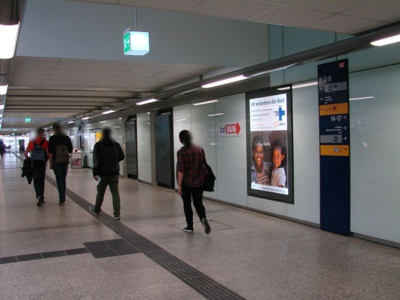Hbf, Nordtunnel Ri. City, geg. Aufg. Gl.12/9,re.