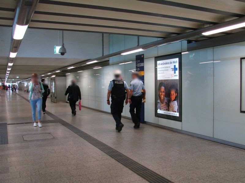 Hbf, Nordtunnel Ri. City, geg. Aufg. Gl.14/17, re.