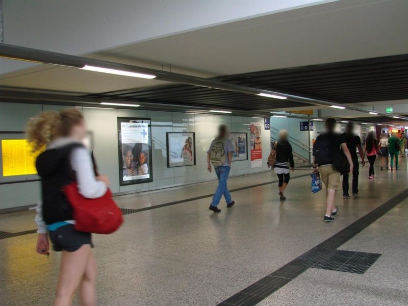 Hbf, Südtunnel Ri. City, zw. Aufg. Gl.12/9+8/4,li.