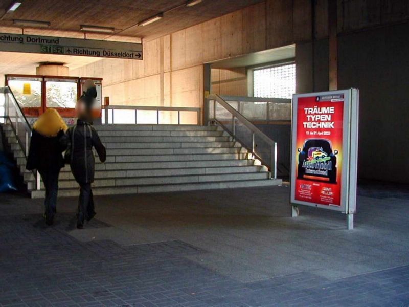 S-Bf Oespel, Hauptzugang., vor Treppenaufg., li.