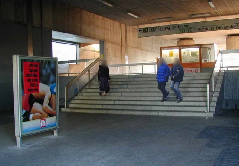 S-Bf Oespel, Hauptzugang., vor Treppenaufg., re.