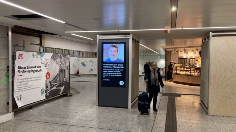 Hbf,Überg.z.U-Bahn,Säule4 m.Bild. zur PU