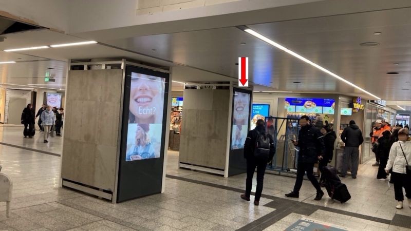 Hbf,Überg.z.U-Bahn,Säule2 m.Bild. zur PU