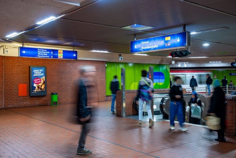 U-Bf Stadtgarten, Ebene -1 Ost, li. neb. Aufzug 1