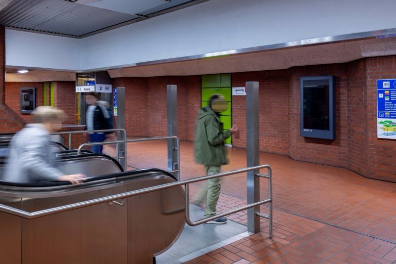 U-Bf Stadtgarten, Ebene -1 West, li.neb. Aufzug 3